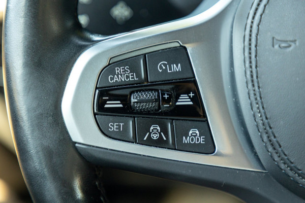 BMW iX3 High Executive 80 kWh Soh 99% I M Pakket I Panoramadak I Trekhaak I Harman Kardon I Adaptive Cruise I 360 Camera I Android