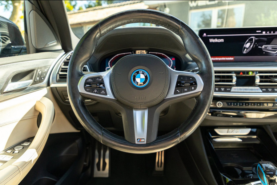 BMW iX3 High Executive 80 kWh Soh 99% I M Pakket I Panoramadak I Trekhaak I Harman Kardon I Adaptive Cruise I 360 Camera I Android