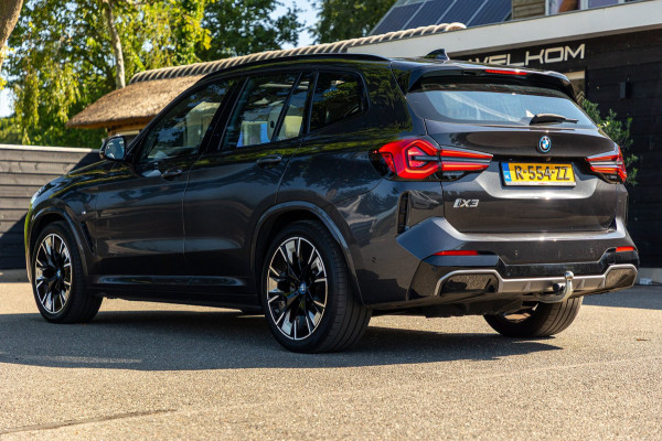 BMW iX3 High Executive 80 kWh Soh 99% I M Pakket I Panoramadak I Trekhaak I Harman Kardon I Adaptive Cruise I 360 Camera I Android