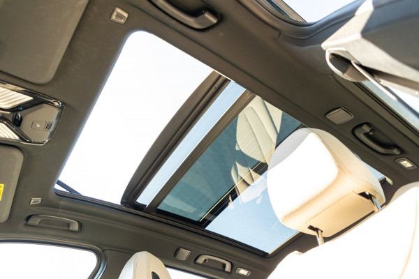 BMW iX3 High Executive 80 kWh Soh 99% I M Pakket I Panoramadak I Trekhaak I Harman Kardon I Adaptive Cruise I 360 Camera I Android