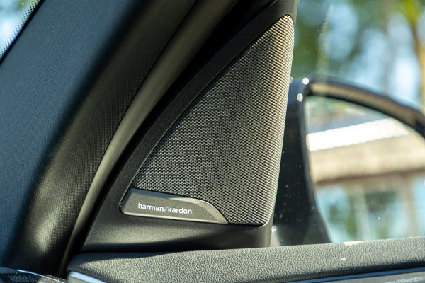 BMW iX3 High Executive 80 kWh Soh 99% I M Pakket I Panoramadak I Trekhaak I Harman Kardon I Adaptive Cruise I 360 Camera I Android