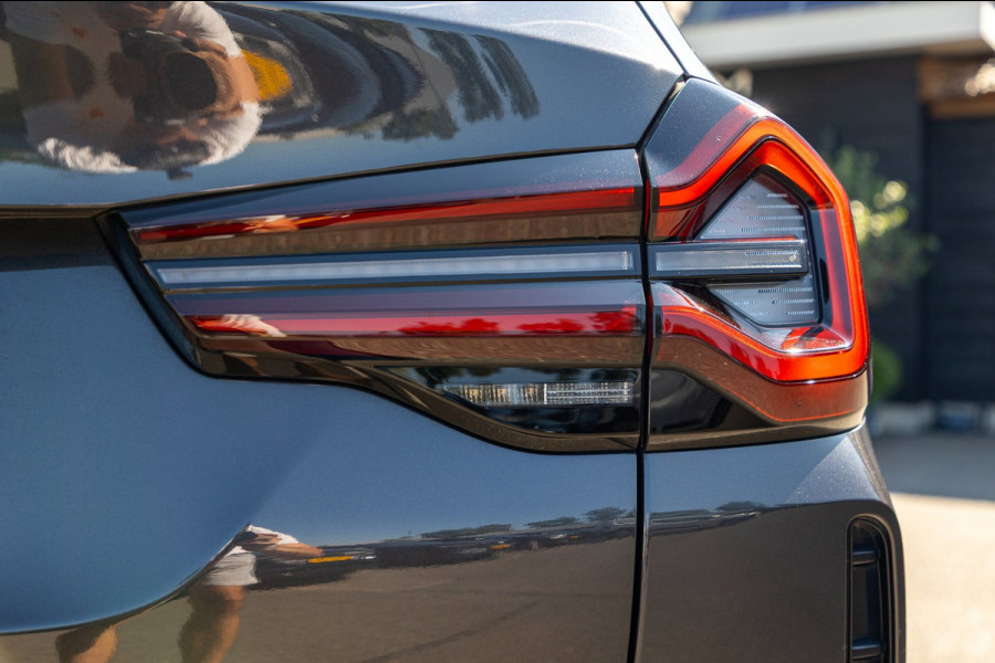 BMW iX3 High Executive 80 kWh Soh 99% I M Pakket I Panoramadak I Trekhaak I Harman Kardon I Adaptive Cruise I 360 Camera I Android