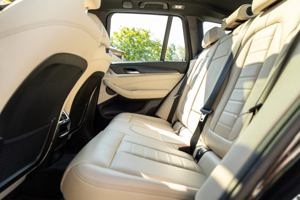 BMW iX3 High Executive 80 kWh Soh 99% I M Pakket I Panoramadak I Trekhaak I Harman Kardon I Adaptive Cruise I 360 Camera I Android