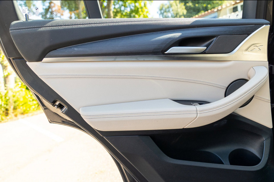 BMW iX3 High Executive 80 kWh Soh 99% I M Pakket I Panoramadak I Trekhaak I Harman Kardon I Adaptive Cruise I 360 Camera I Android