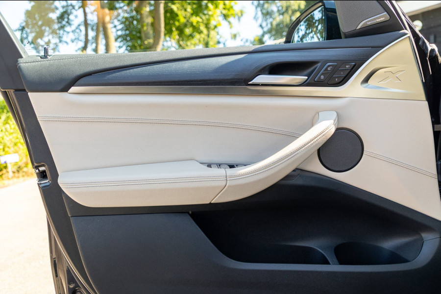 BMW iX3 High Executive 80 kWh Soh 99% I M Pakket I Panoramadak I Trekhaak I Harman Kardon I Adaptive Cruise I 360 Camera I Android