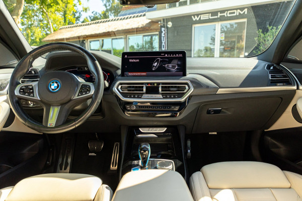 BMW iX3 High Executive 80 kWh Soh 99% I M Pakket I Panoramadak I Trekhaak I Harman Kardon I Adaptive Cruise I 360 Camera I Android