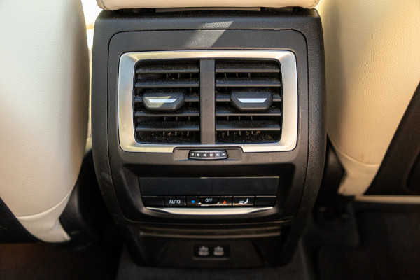 BMW iX3 High Executive 80 kWh Soh 99% I M Pakket I Panoramadak I Trekhaak I Harman Kardon I Adaptive Cruise I 360 Camera I Android
