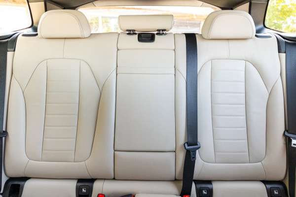 BMW iX3 High Executive 80 kWh Soh 99% I M Pakket I Panoramadak I Trekhaak I Harman Kardon I Adaptive Cruise I 360 Camera I Android