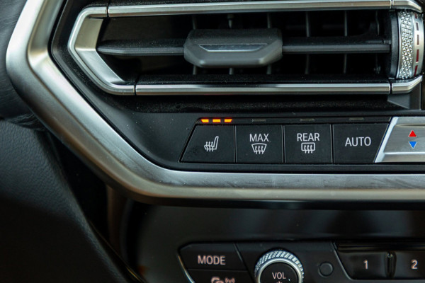 BMW iX3 High Executive 80 kWh Soh 99% I M Pakket I Panoramadak I Trekhaak I Harman Kardon I Adaptive Cruise I 360 Camera I Android