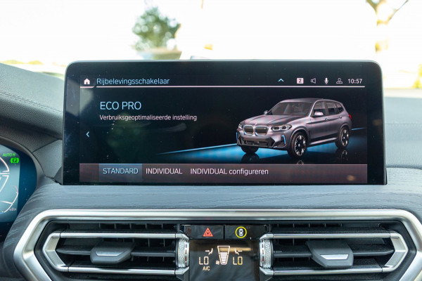 BMW iX3 High Executive 80 kWh Soh 99% I M Pakket I Panoramadak I Trekhaak I Harman Kardon I Adaptive Cruise I 360 Camera I Android