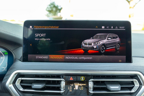 BMW iX3 High Executive 80 kWh Soh 99% I M Pakket I Panoramadak I Trekhaak I Harman Kardon I Adaptive Cruise I 360 Camera I Android