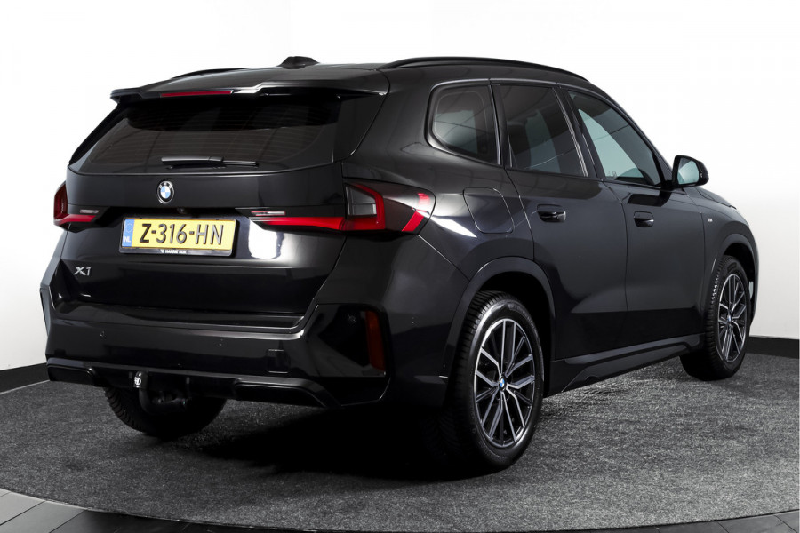 BMW X1 sDrive18i 136 PK | M-Sport | Afn. Trekhaak | Dig. Cockpit | Cruise | PDC | Camera | NAV + App. Connect | ECC | Elek. Klep | LM 18" |