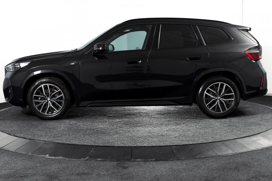 BMW X1 sDrive18i 136 PK | M-Sport | Afn. Trekhaak | Dig. Cockpit | Cruise | PDC | Camera | NAV + App. Connect | ECC | Elek. Klep | LM 18" |