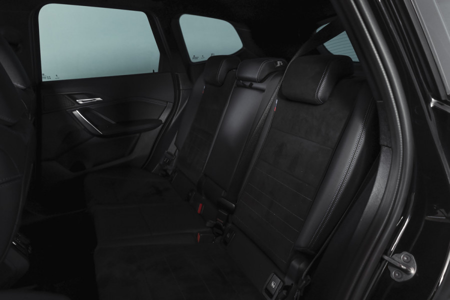 BMW X1 sDrive18i 136 PK | M-Sport | Afn. Trekhaak | Dig. Cockpit | Cruise | PDC | Camera | NAV + App. Connect | ECC | Elek. Klep | LM 18" |