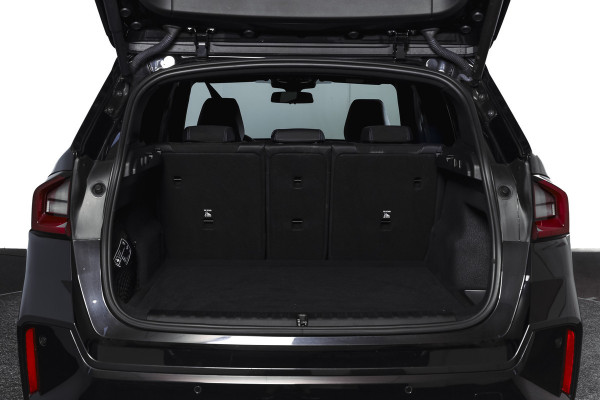 BMW X1 sDrive18i 136 PK | M-Sport | Afn. Trekhaak | Dig. Cockpit | Cruise | PDC | Camera | NAV + App. Connect | ECC | Elek. Klep | LM 18" |