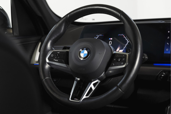 BMW X1 sDrive18i 136 PK | M-Sport | Afn. Trekhaak | Dig. Cockpit | Cruise | PDC | Camera | NAV + App. Connect | ECC | Elek. Klep | LM 18" |