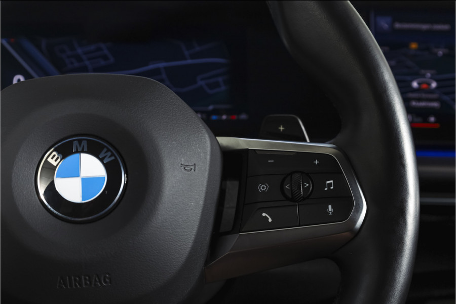 BMW X1 sDrive18i 136 PK | M-Sport | Afn. Trekhaak | Dig. Cockpit | Cruise | PDC | Camera | NAV + App. Connect | ECC | Elek. Klep | LM 18" |