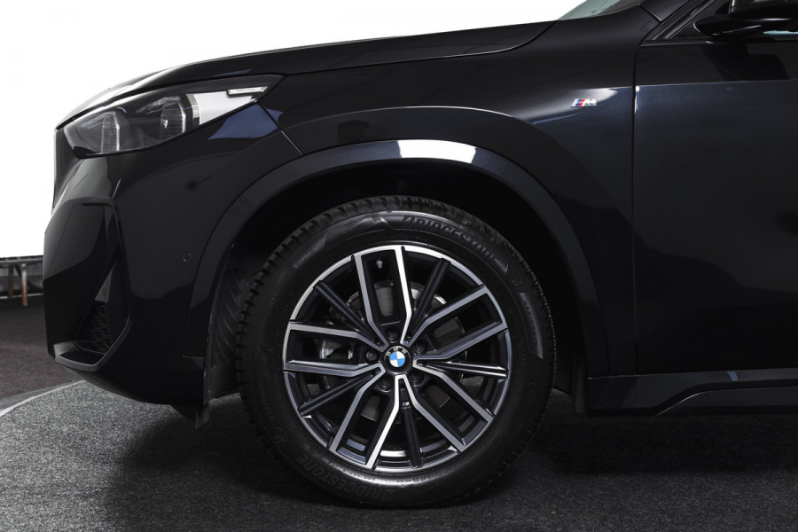 BMW X1 sDrive18i 136 PK | M-Sport | Afn. Trekhaak | Dig. Cockpit | Cruise | PDC | Camera | NAV + App. Connect | ECC | Elek. Klep | LM 18" |