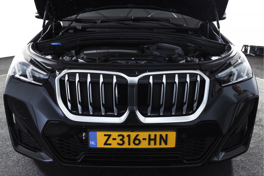 BMW X1 sDrive18i 136 PK | M-Sport | Afn. Trekhaak | Dig. Cockpit | Cruise | PDC | Camera | NAV + App. Connect | ECC | Elek. Klep | LM 18" |