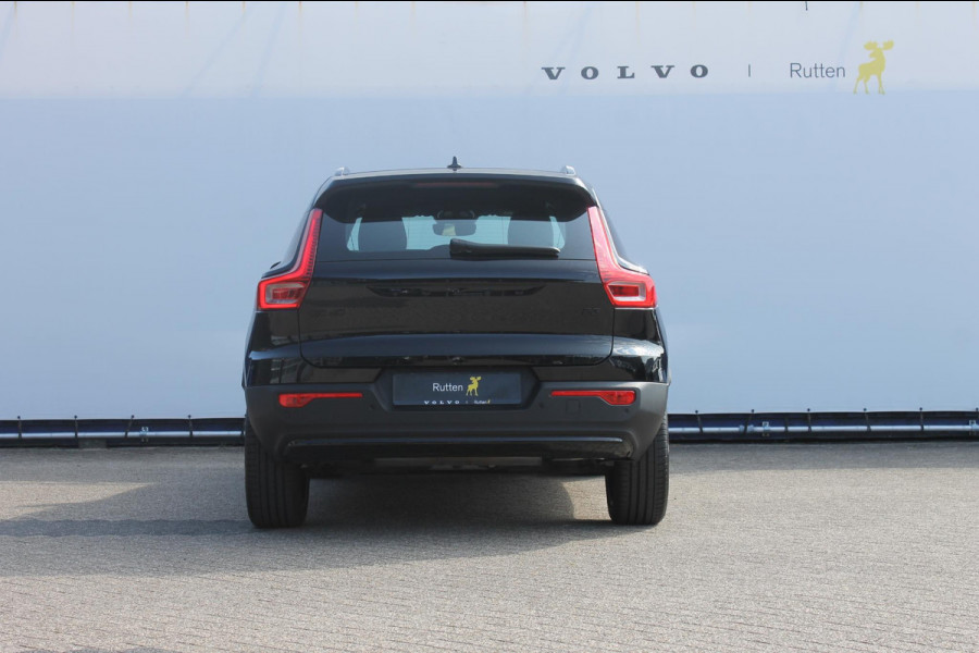 Volvo XC40 2.0 177PK Automaat Plus Black Edition Google infotainment / 20" lichtmetalen velgen / Getinte ramen vanaf de B-stijl / Verwarmbare zitplaatsen voor / Harman Kardon Audio installatie