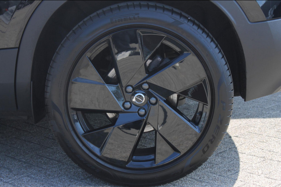 Volvo XC40 2.0 177PK Automaat Plus Black Edition Google infotainment / 20" lichtmetalen velgen / Getinte ramen vanaf de B-stijl / Verwarmbare zitplaatsen voor / Harman Kardon Audio installatie