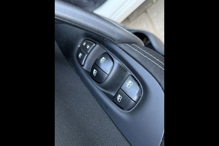 Nissan QASHQAI 1.2 N-Connecta (PANORAMADAK, DIRECTE INRUIL VERKOOP, NAVIGATIE, MULTIMEDIA, ONDERHOUD AANWEZIG)