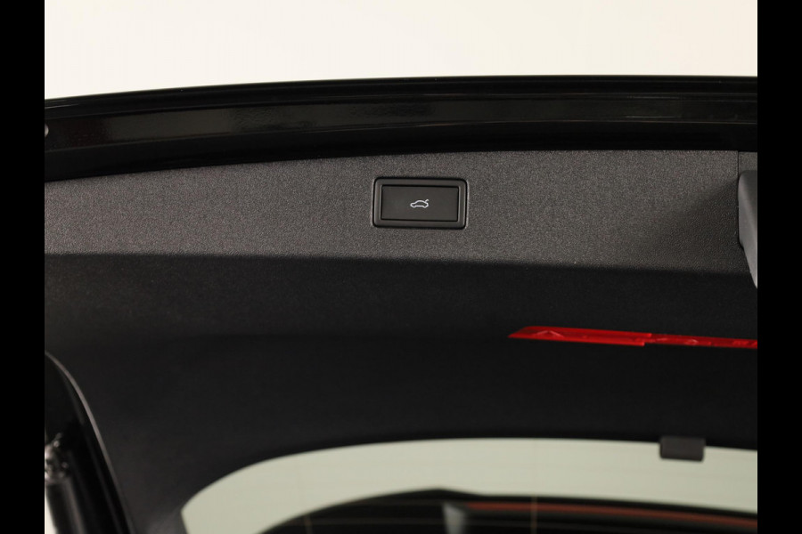 Volkswagen Tiguan R-Line Edition 1.5 eHybrid 150 kW / 204 PK SUV 6 v Head-Up Display | Panoramadak | Stoelverwarming