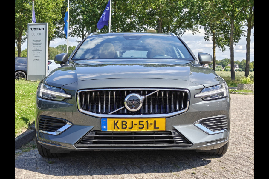 Volvo V60 T6 AWD 350PK Plug-in Hybrid Ultra Bright | Demo | BLIS | Stoelventilatie | Massage Stoelen | Panodak | 360 Camera | B&W |