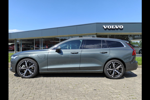 Volvo V60 T6 AWD 350PK Plug-in Hybrid Ultra Bright | Demo | BLIS | Stoelventilatie | Massage Stoelen | Panodak | 360 Camera | B&W |