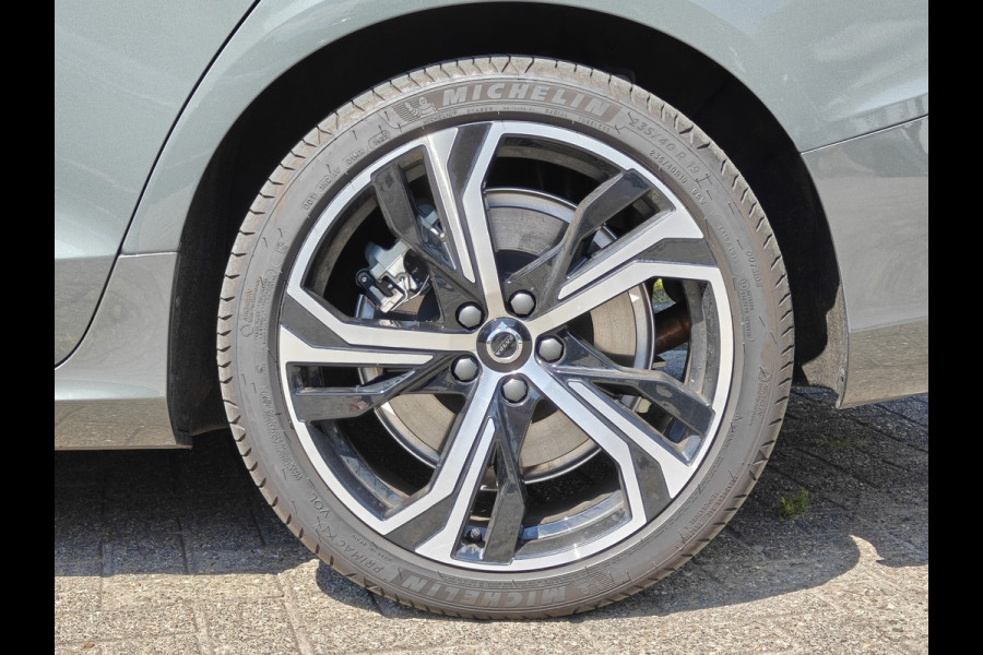 Volvo V60 T6 AWD 350PK Plug-in Hybrid Ultra Bright | Demo | BLIS | Stoelventilatie | Massage Stoelen | Panodak | 360 Camera | B&W |