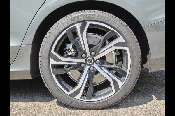 Volvo V60 T6 AWD 350PK Plug-in Hybrid Ultra Bright | Demo | BLIS | Stoelventilatie | Massage Stoelen | Panodak | 360 Camera | B&W |