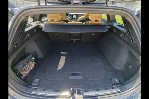 Volvo V60 T6 AWD 350PK Plug-in Hybrid Ultra Bright | Demo | BLIS | Stoelventilatie | Massage Stoelen | Panodak | 360 Camera | B&W |