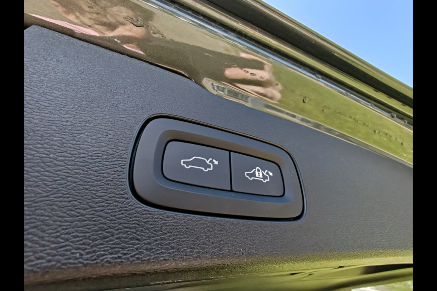 Volvo V60 T6 AWD 350PK Plug-in Hybrid Ultra Bright | Demo | BLIS | Stoelventilatie | Massage Stoelen | Panodak | 360 Camera | B&W |