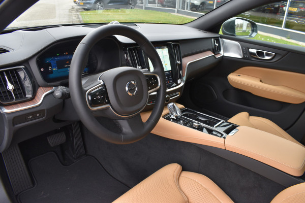 Volvo V60 T6 AWD 350PK Plug-in Hybrid Ultra Bright | Demo | BLIS | Stoelventilatie | Massage Stoelen | Panodak | 360 Camera | B&W |