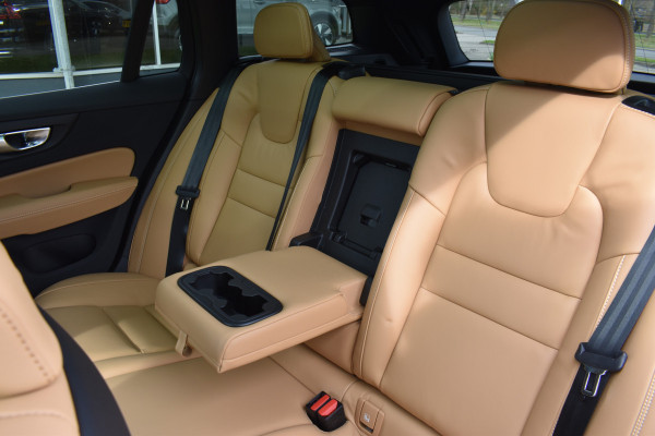 Volvo V60 T6 AWD 350PK Plug-in Hybrid Ultra Bright | Demo | BLIS | Stoelventilatie | Massage Stoelen | Panodak | 360 Camera | B&W |