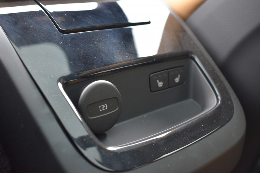 Volvo V60 T6 AWD 350PK Plug-in Hybrid Ultra Bright | Demo | BLIS | Stoelventilatie | Massage Stoelen | Panodak | 360 Camera | B&W |