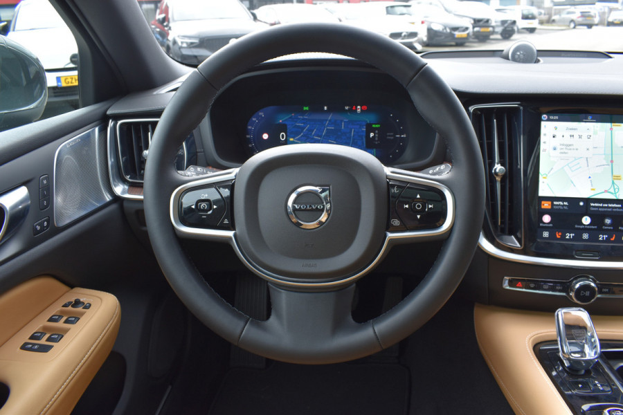 Volvo V60 T6 AWD 350PK Plug-in Hybrid Ultra Bright | Demo | BLIS | Stoelventilatie | Massage Stoelen | Panodak | 360 Camera | B&W |