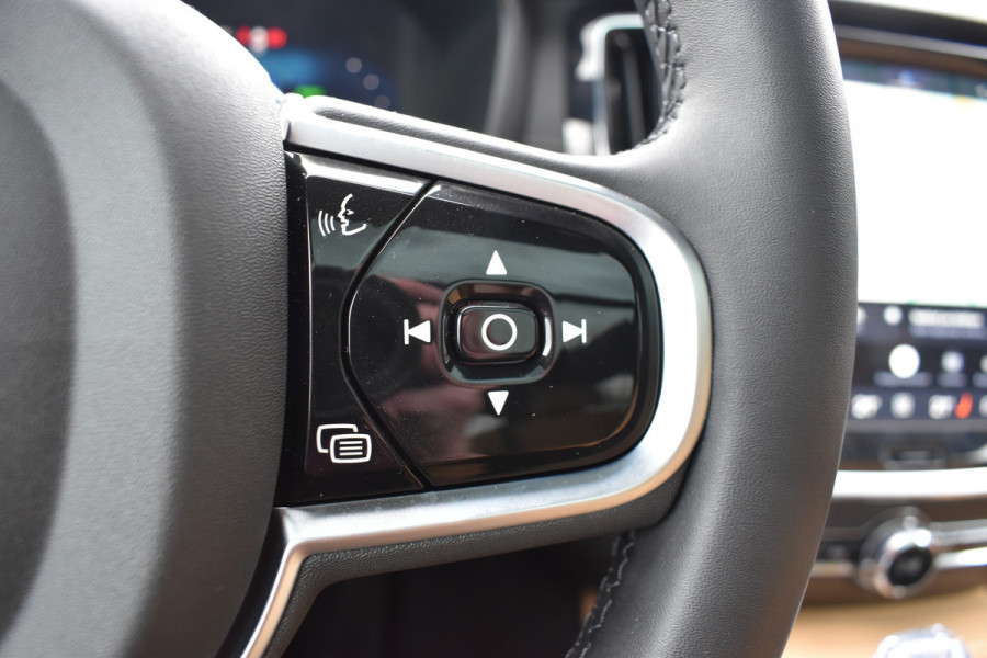 Volvo V60 T6 AWD 350PK Plug-in Hybrid Ultra Bright | Demo | BLIS | Stoelventilatie | Massage Stoelen | Panodak | 360 Camera | B&W |
