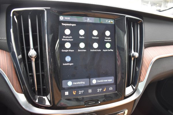 Volvo V60 T6 AWD 350PK Plug-in Hybrid Ultra Bright | Demo | BLIS | Stoelventilatie | Massage Stoelen | Panodak | 360 Camera | B&W |