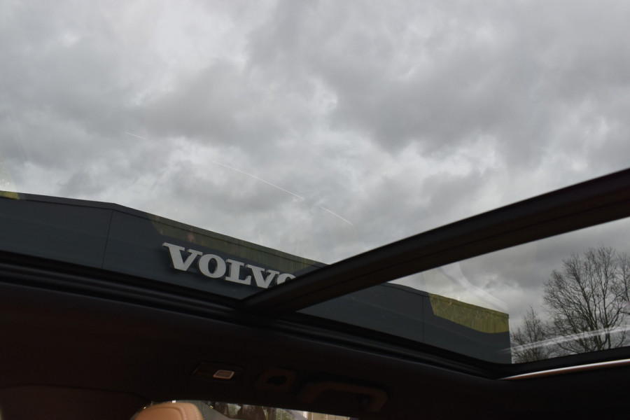 Volvo V60 T6 AWD 350PK Plug-in Hybrid Ultra Bright | Demo | BLIS | Stoelventilatie | Massage Stoelen | Panodak | 360 Camera | B&W |