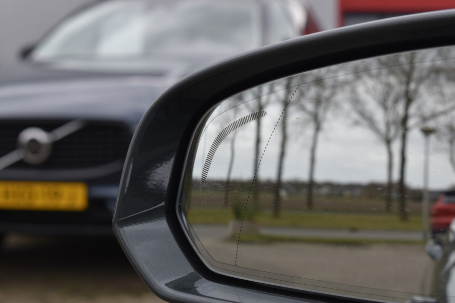 Volvo V60 T6 AWD 350PK Plug-in Hybrid Ultra Bright | Demo | BLIS | Stoelventilatie | Massage Stoelen | Panodak | 360 Camera | B&W |