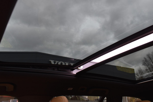 Volvo V60 T6 AWD 350PK Plug-in Hybrid Ultra Bright | Demo | BLIS | Stoelventilatie | Massage Stoelen | Panodak | 360 Camera | B&W |