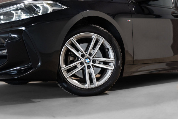 BMW 1-serie 118i Automaat M Pakket LED NAVI Sfeer Verlichting