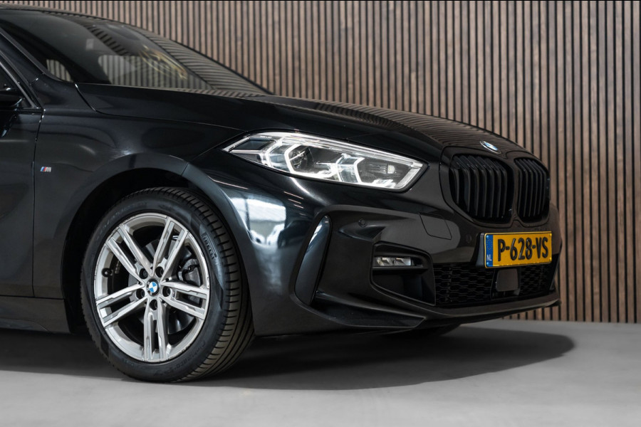 BMW 1-serie 118i Automaat M Pakket LED NAVI Sfeer Verlichting