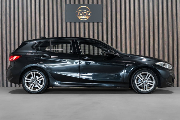 BMW 1-serie 118i Automaat M Pakket LED NAVI Sfeer Verlichting