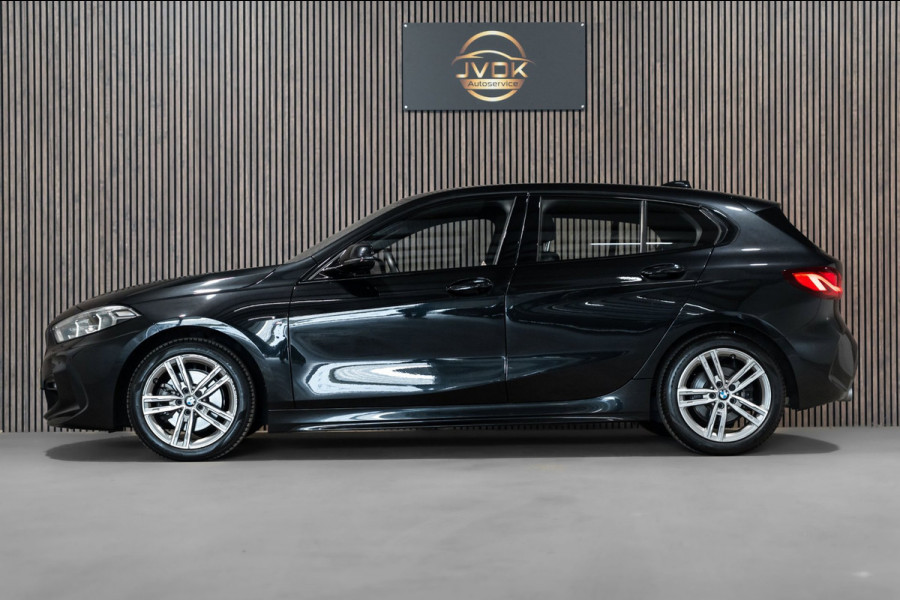 BMW 1-serie 118i Automaat M Pakket LED NAVI Sfeer Verlichting