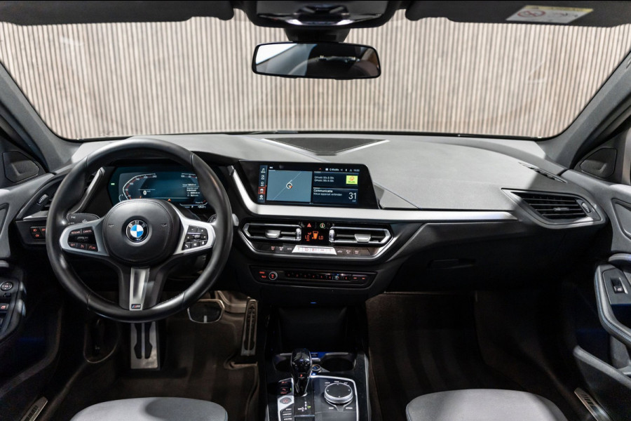 BMW 1-serie 118i Automaat M Pakket LED NAVI Sfeer Verlichting