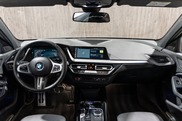 BMW 1-serie 118i Automaat M Pakket LED NAVI Sfeer Verlichting