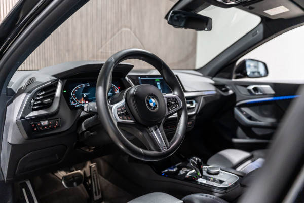 BMW 1-serie 118i Automaat M Pakket LED NAVI Sfeer Verlichting