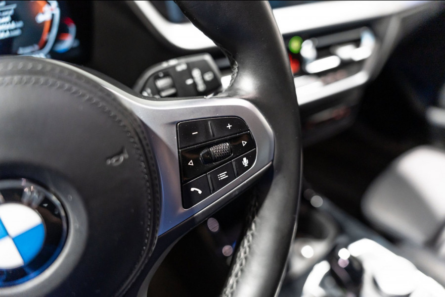 BMW 1-serie 118i Automaat M Pakket LED NAVI Sfeer Verlichting